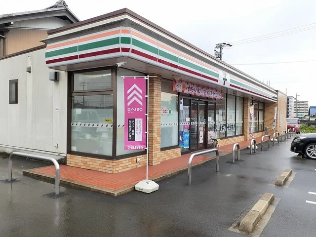 セブンイレブン　佐千原店まで500m