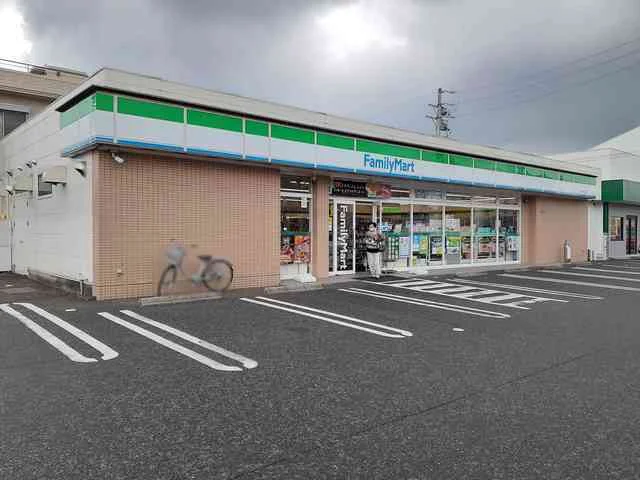 ファミリーマート　赤童子店まで420m