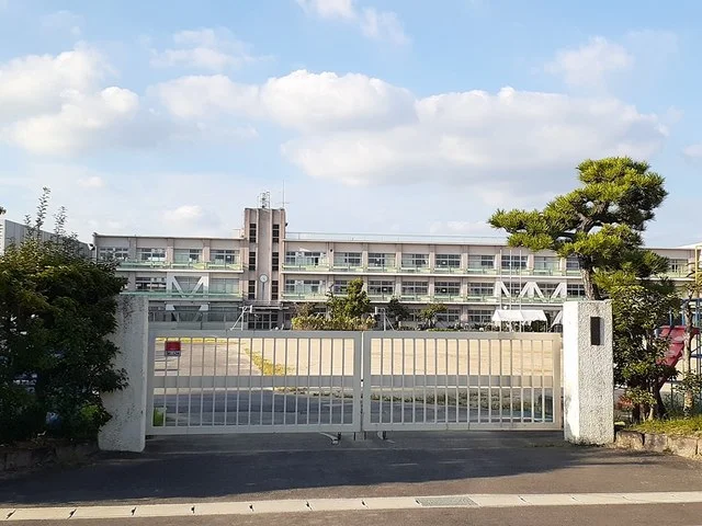 岩倉市立　岩倉北小学校まで768m