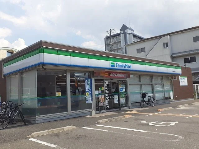 ファミリーマート様まで250m