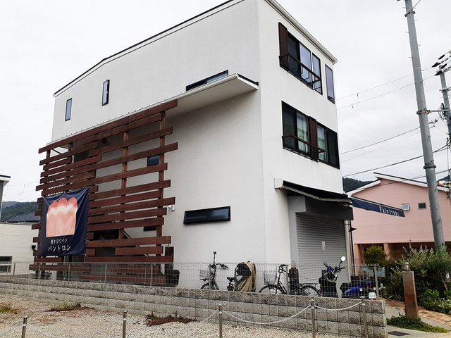 pain tronc パン屋様まで303m