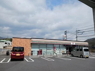 セブンイレブンまで550m
