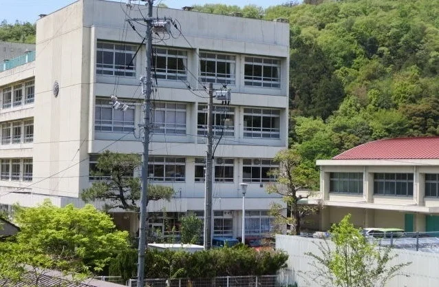 狩小川小学校まで1500m