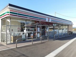 セブンイレブンまで700m