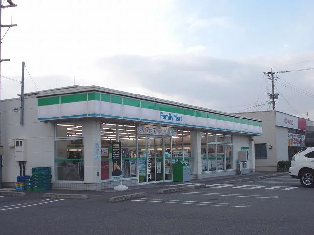 ファミリーマート日向原町店まで270m