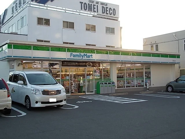 ファミリーマートまで400m