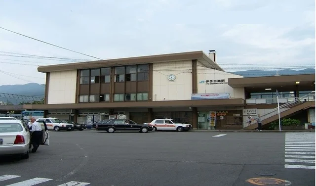 伊予三島駅様まで1000m