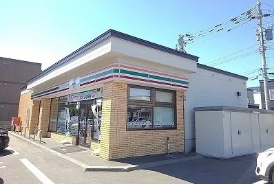 セブンイレブンまで700m