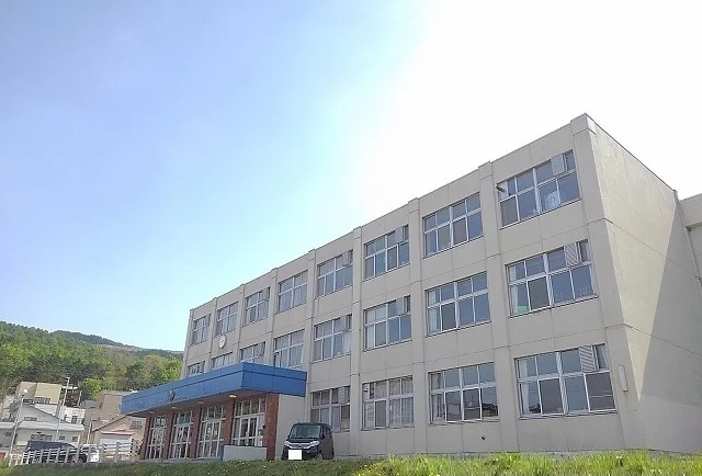 市立朝里中学校まで600m