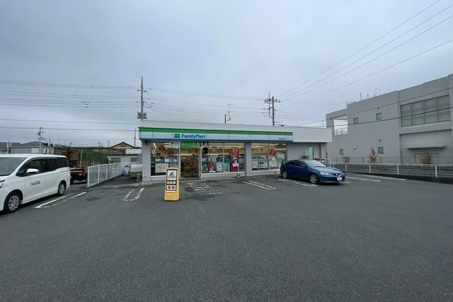 ファミリーマート相模原下溝店まで300m
