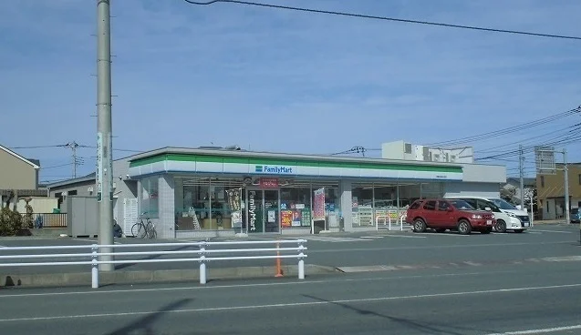 ファミリーマートまで600m