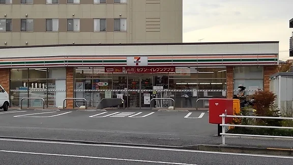 セブンイレブンまで210m