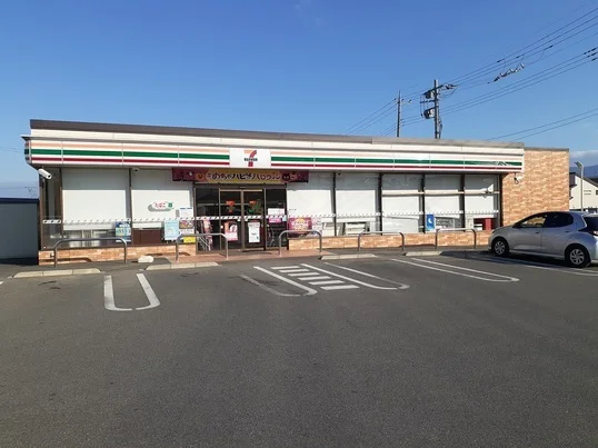 セブンイレブン若草加賀美店まで900m