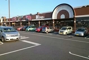ドミー三谷店様まで1000m