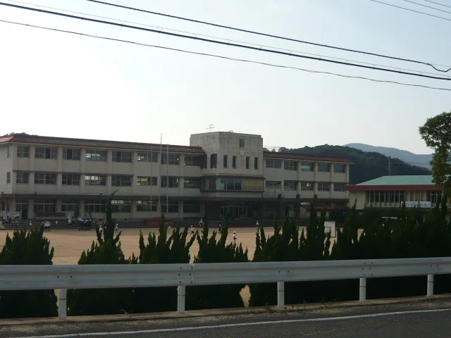 誠意小学校まで200m