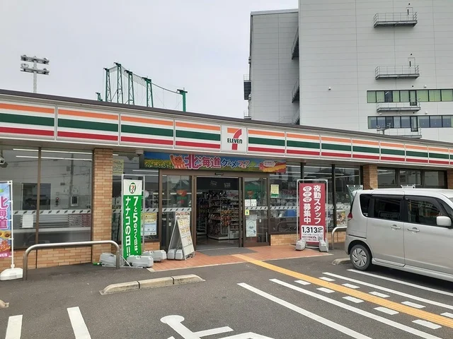 セブンイレブン様まで907m