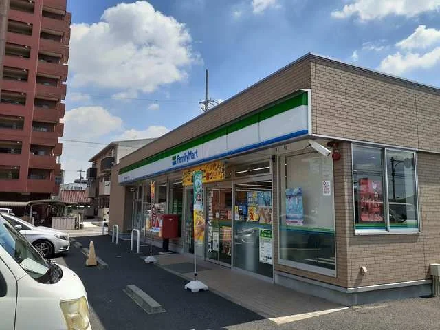 ファミリーマート鳥居松8丁目店まで52m