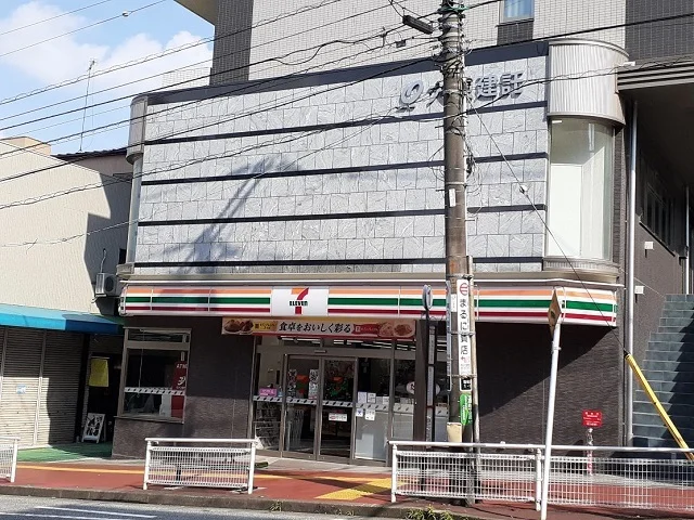 セブンイレブン川崎百合丘駅前店まで850m