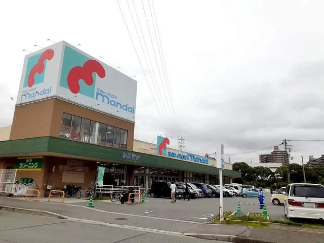 万代伊川谷店まで175m