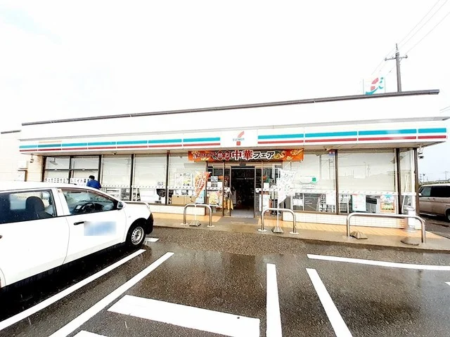 セブンイレブン野々市三日市店まで452m
