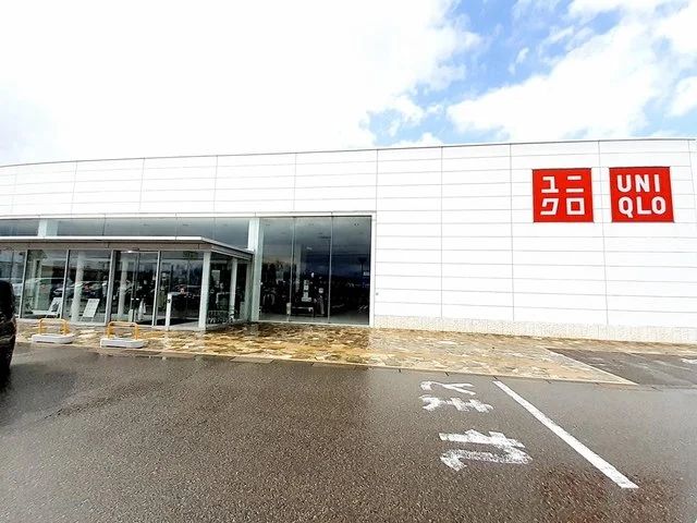 ユニクロUNIQLOまで671m