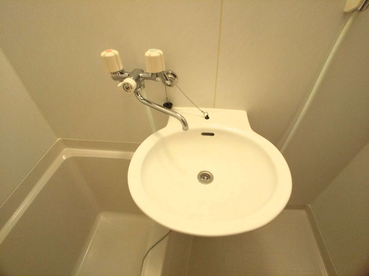 鏡を備え　準備のしやすい洗面台