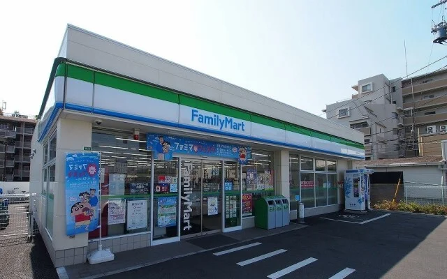 ファミリーマート前原駅前店まで450m