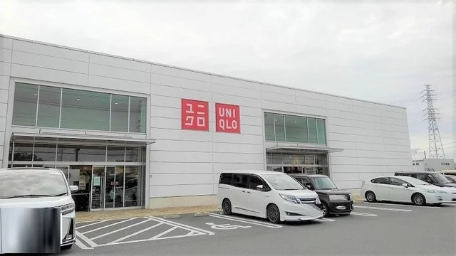 ユニクロ 富里インター店まで400m