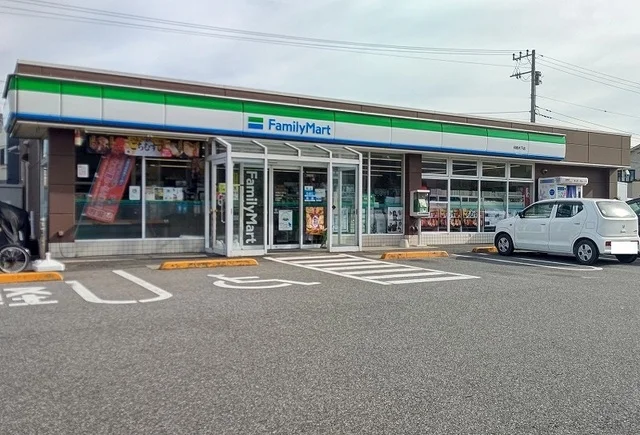 ファミリーマート 印西木下店まで800m