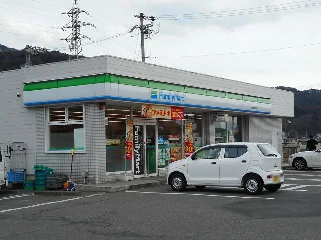 ファミリーマート　大町合庁前店まで780m