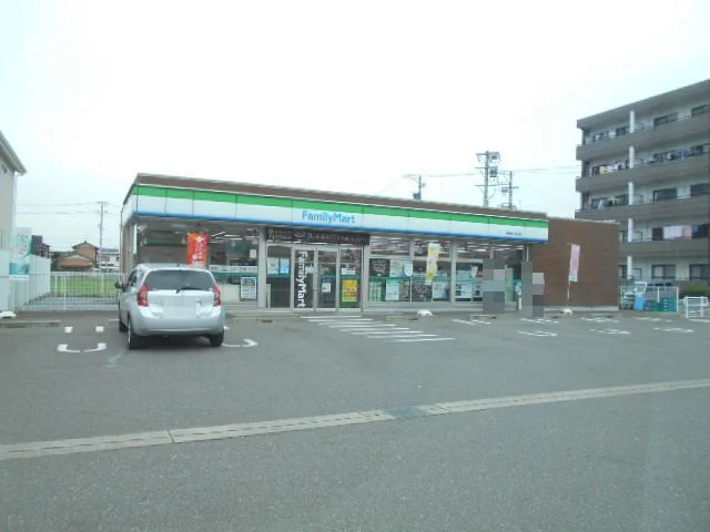 ファミリーマート瑞穂野白新田店まで130m