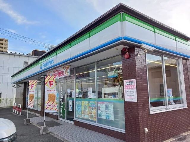 ファミリーマートまで500m