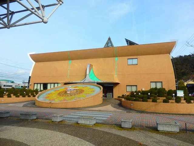 桑名市立図書館まで200m