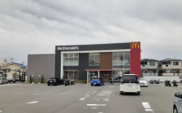マクドナルド様まで500m