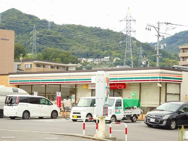 セブンイレブンまで230m