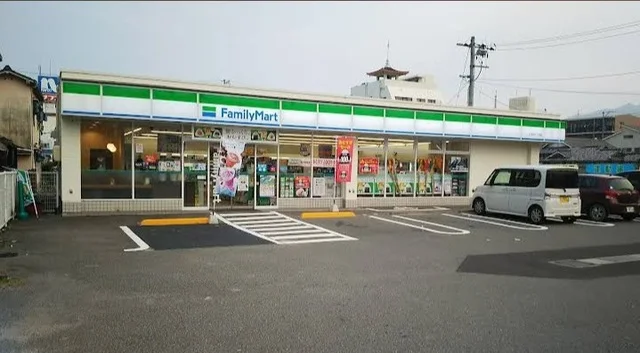 ファミリーマート　広本町店まで2200m