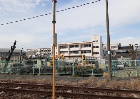 山川小学校まで660m