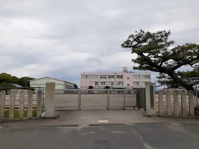 鈴鹿市立若松小学校まで1300m