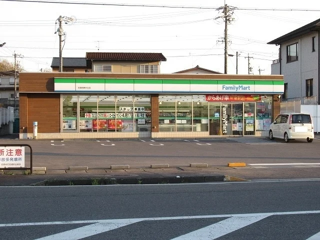 ファミリーマート様まで600m