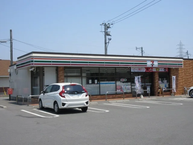 セブンイレブンまで560m