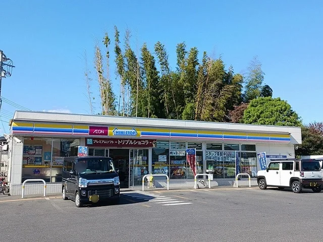 ミニストップ　水戸見川3丁目店まで300m