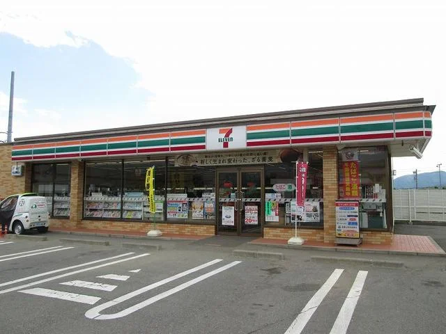 セブンイレブン塩山三日市場店まで1100m