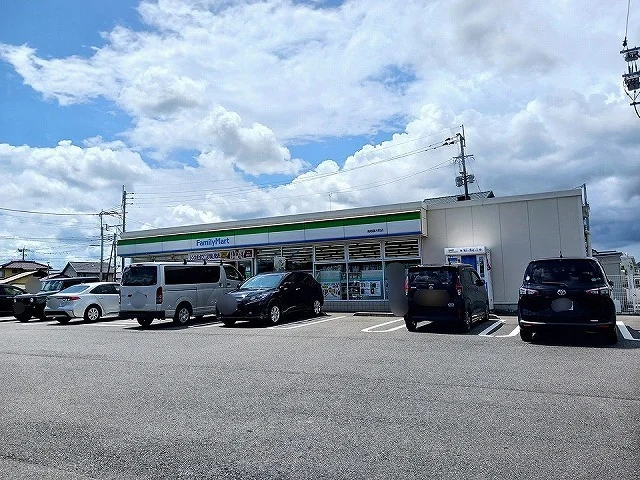 ファミリーマート鳥栖藤木町店まで230m