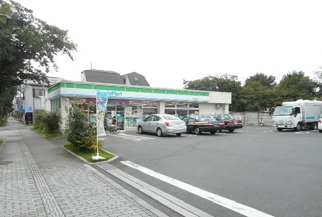 ファミリーマートまで500m