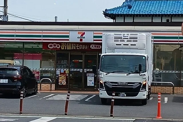 セブンイレブンまで900m