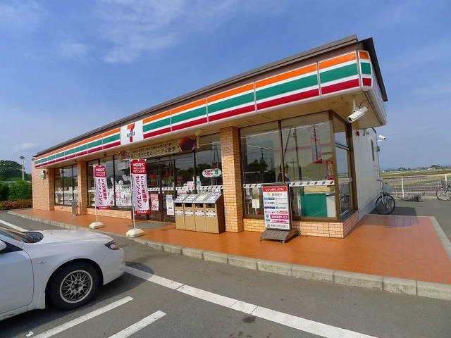 セブンイレブン龍舞バイパス店まで500m