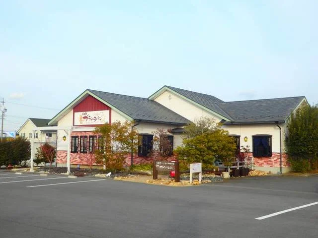 ｃａｆｅブランラパンまで400m