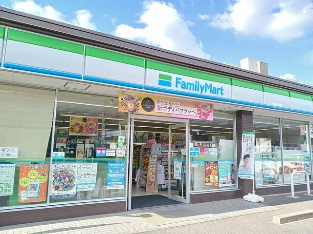 ファミリーマート　三ツ井店まで260m