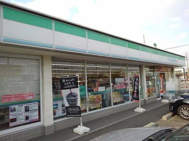 ファミリーマート名四午起店まで950m