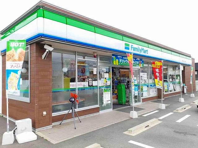 ファミリーマート木曽川七ノ通店まで600m